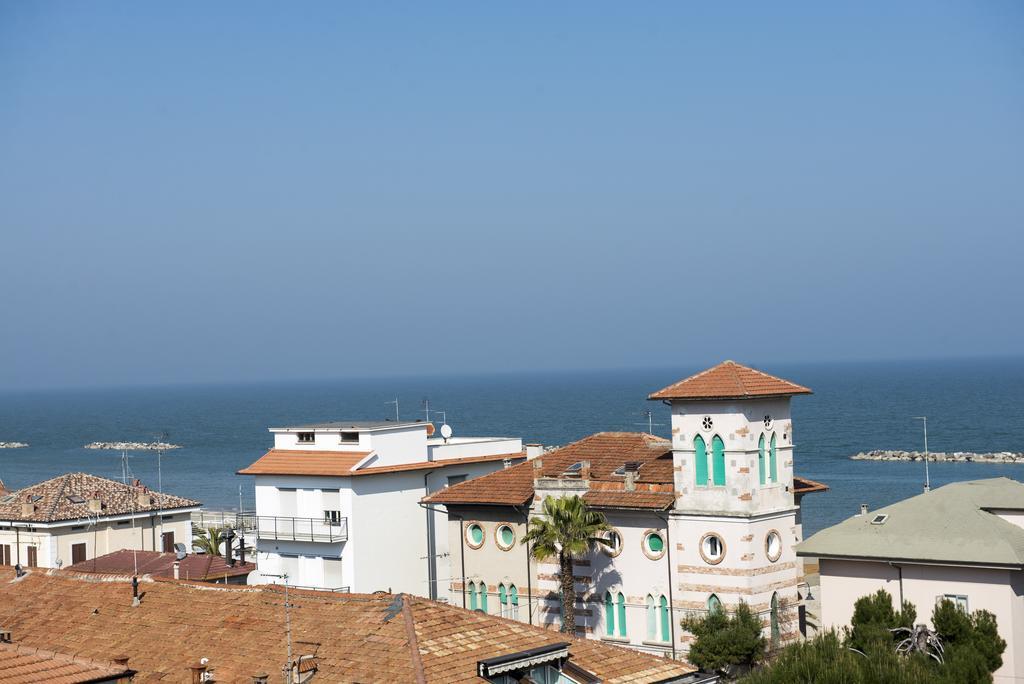 Hotel Gabbiano Porto San Giorgio Exterior photo