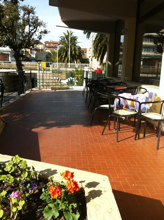 Hotel Gabbiano Porto San Giorgio Exterior photo